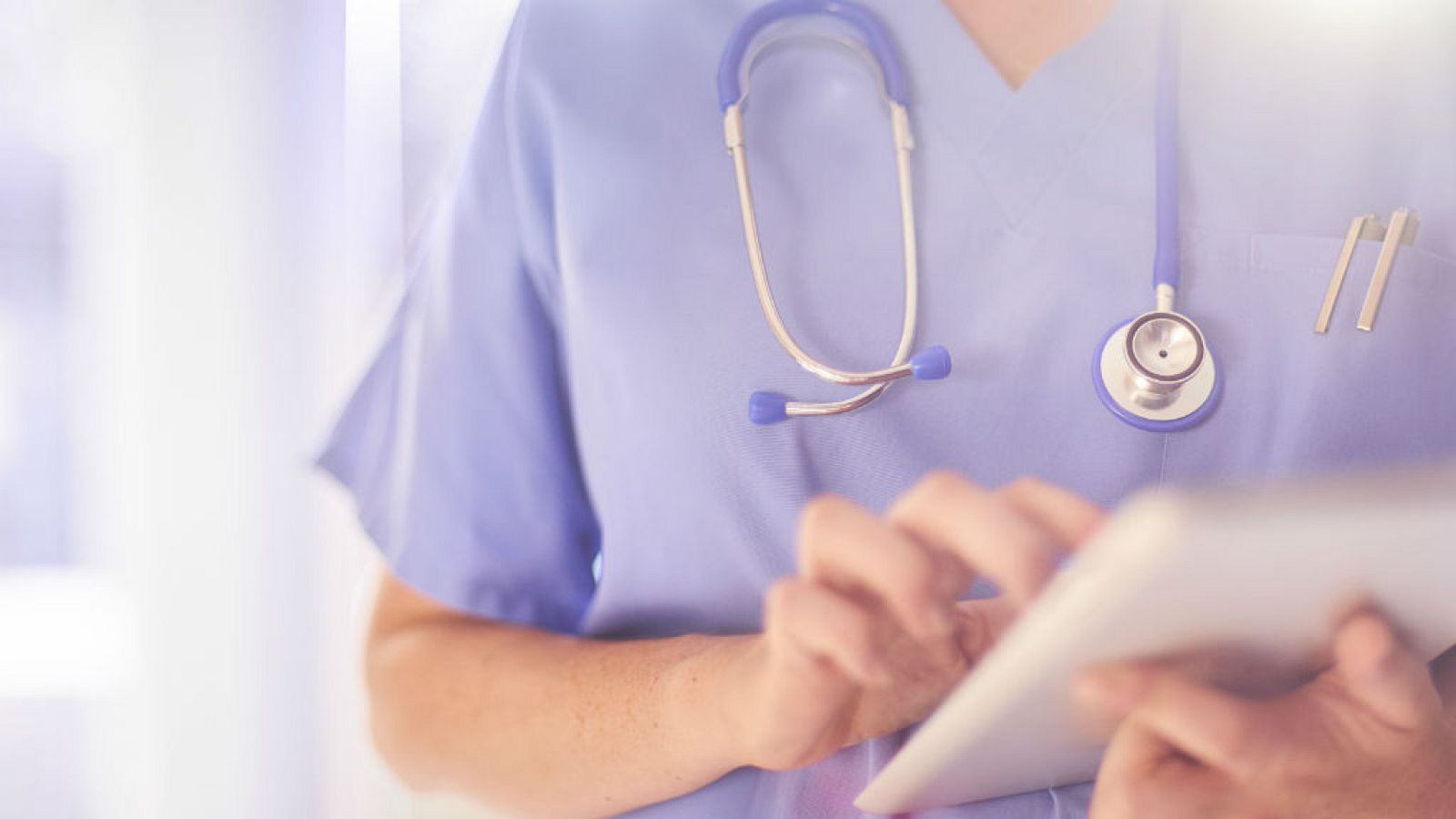 14 horas - España tiene la mitad de enfermeros que la media europea - Escuchar ahora