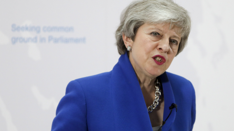 Theresa May abre la puerta a un segundo referéndum - escuchar ahora