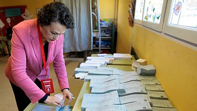 Especiales informativos RNE - De votaciones y abstenciones  por Zamora - Escuchar ahora