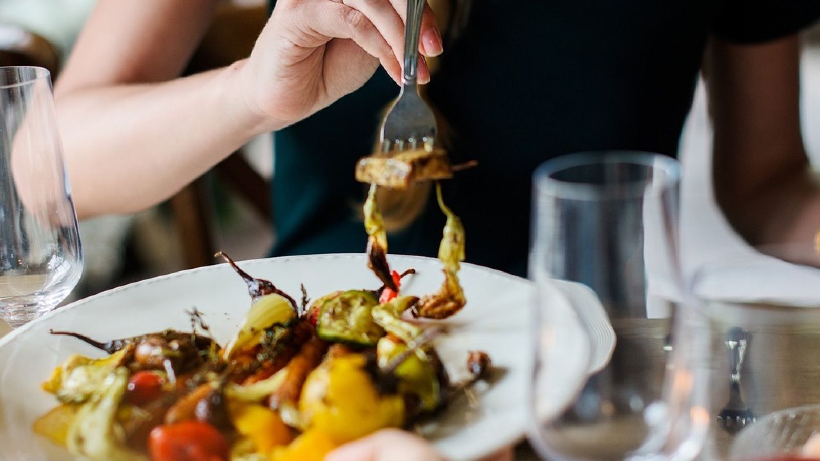 Firmas por un centro para los trastornos alimentarios - Escuchar ahora