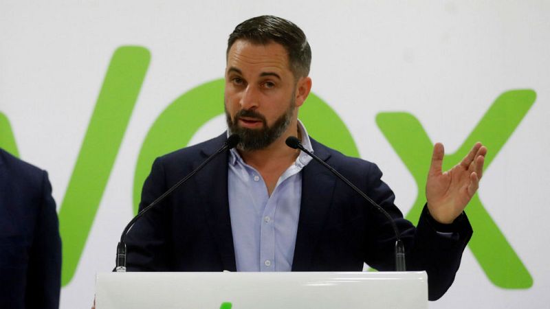 Boletines RNE - Abascal recibe la llamada del PP para hablar de pactos - escuchar ahora