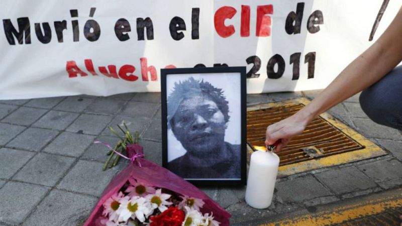 Las Mañanas de RNE con Iñigo Alfonso - Absuelto el médico de un CIE acusado de la muerte de una inmigrante - escuchar ahora