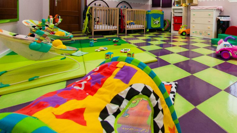 Boletines RNE - Detenida por maltrato infantil la directora de una guardería en Tenerife