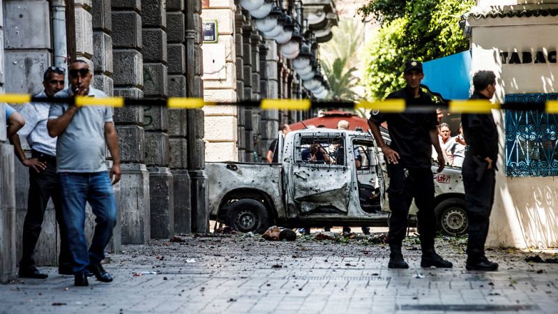 14 horas - Al menos un muerto en varios ataques terroristas en Túnez - escuchar ahora