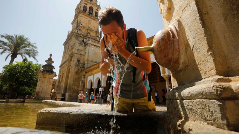 Boletines RNE - Tres muertos por la ola de calor, entre ellos un joven de 17 años - Escuchar ahora