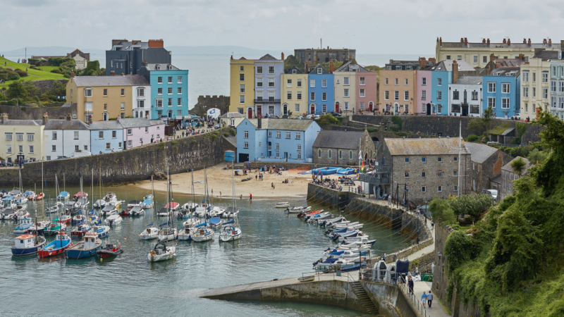 Reclaman que se refuerce la búsqueda de un niño desaparecido en Bristol - escuchar ahora
