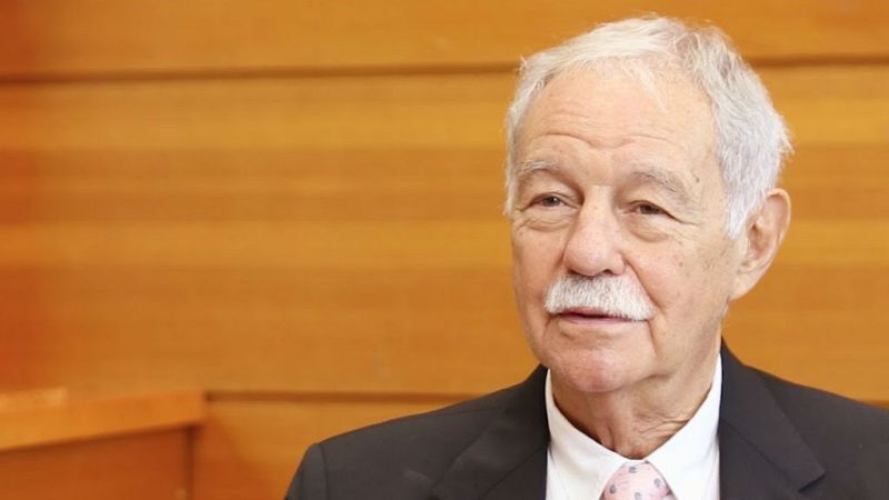 14 horas - Eduardo Mendoza: "Necesitamos las humanidades, pero también la técnologia" - escuchar ahora