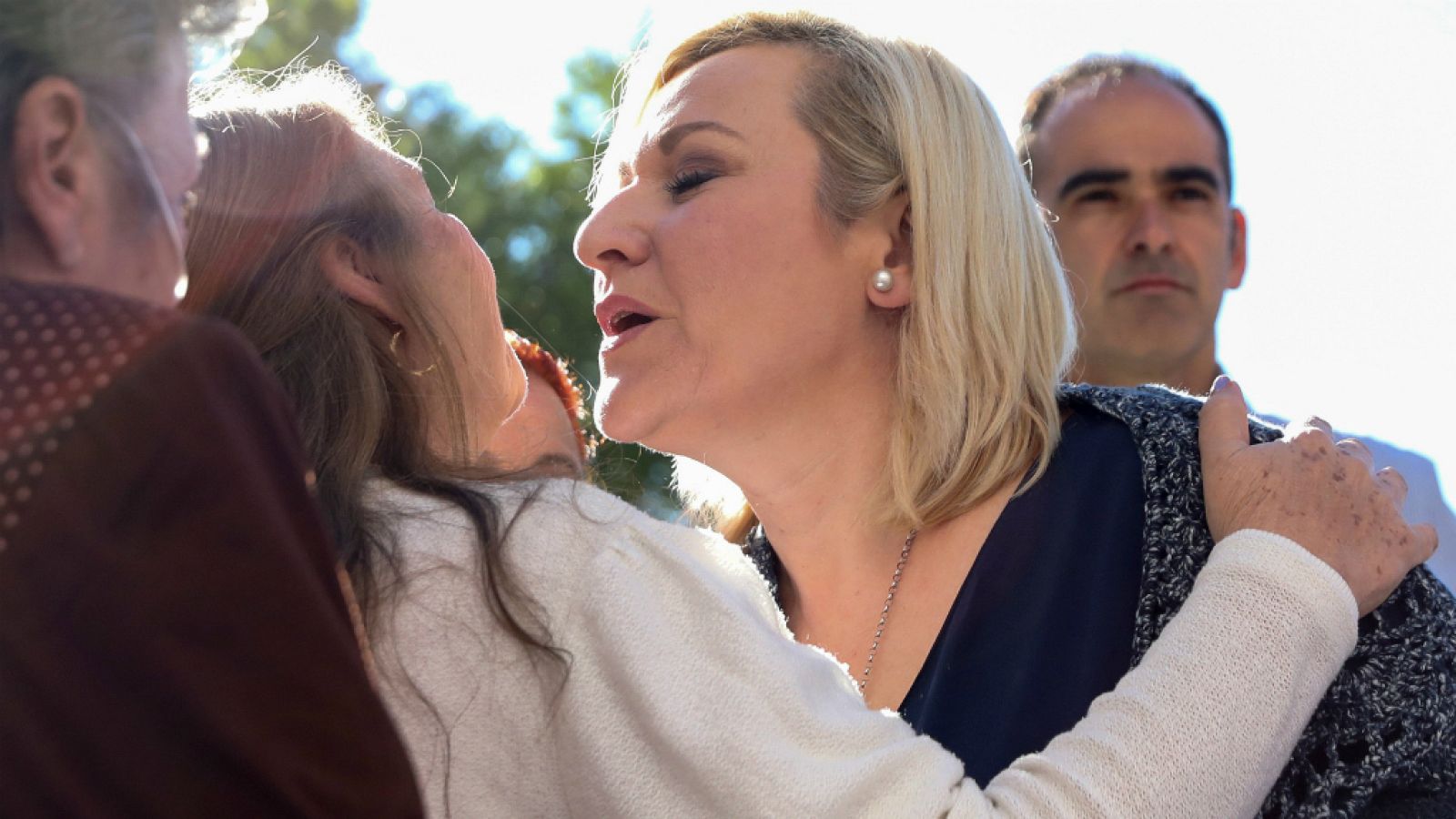 Boletines RNE - La primera víctima de los bebés robados reconocida por los tribunales desvela que ha encontrado a su familia biológica - Escuchar ahora