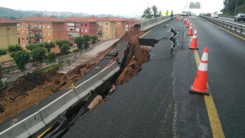 Boletines RNE - Fomento prevé reabrir el domingo por la tarde la A67 - Escuchar ahora