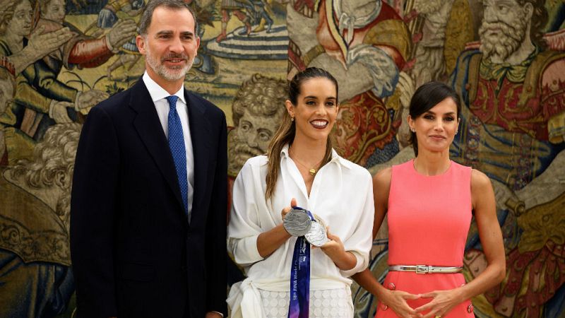 Boletines RNE - Los reyes reciben a Ona Carbonell tras su récord de medallas