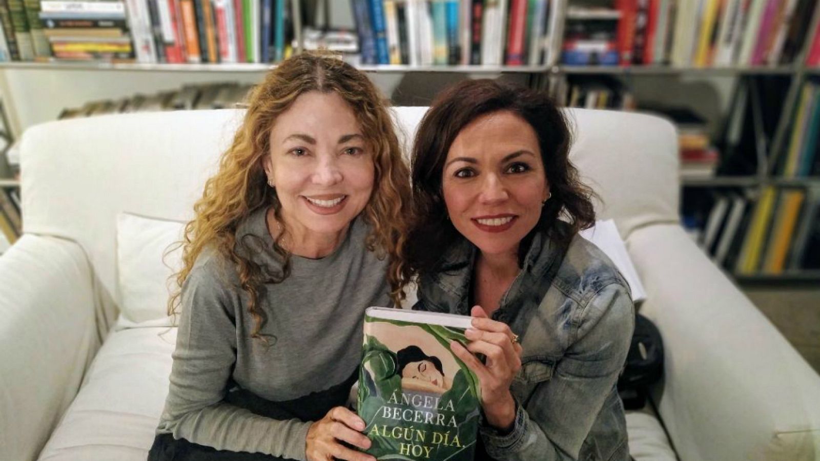 Libros de Arena - Ángela Becerra - Escuchar ahora