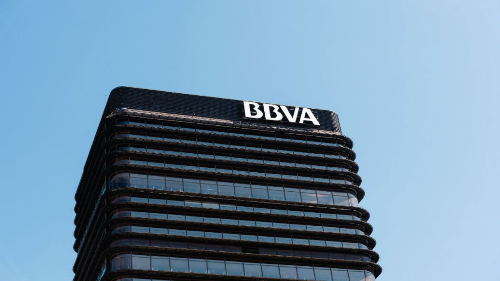 La Audiencia Nacional imputa al BBVA en el 'caso Villarejo' - Noticias RNE | Escuchar