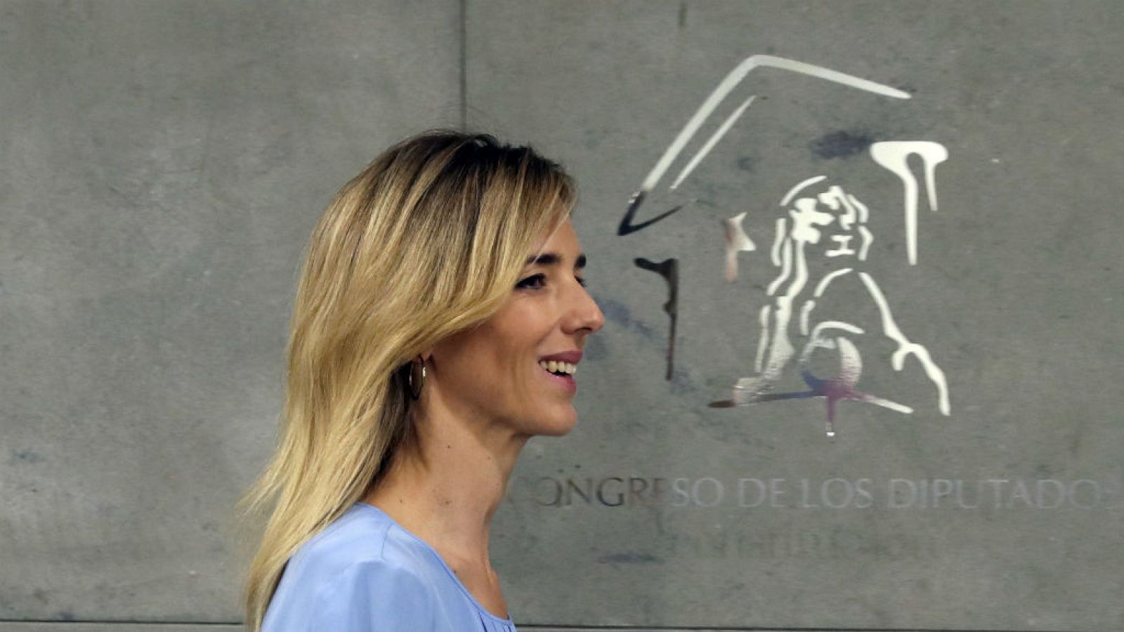 Boletines RNE - Llamamiento de Cayetana Álvarez de Toledo a los barones críticos con Sánchez - Escuchar ahora