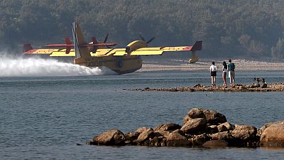 Boletines RNE - El incendio de La Granja de San Ildefonso contin�a avanzando y ha alcanzado Rascafr�a en Madrid - Escuchar ahora