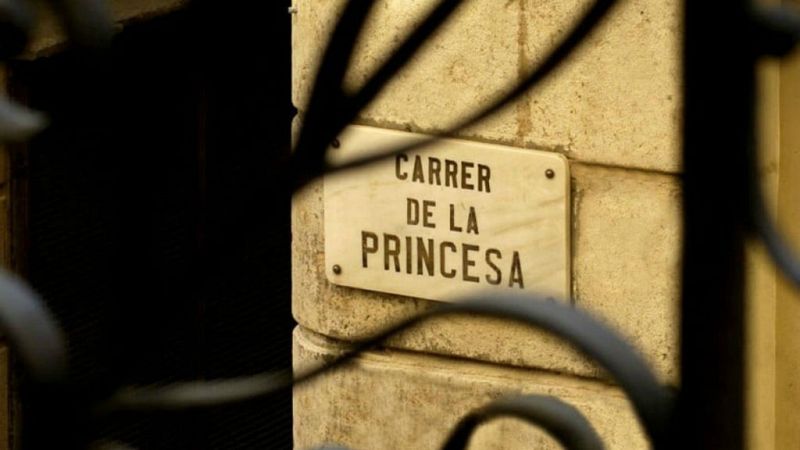 Boletines RNE - Un ciudadano y un bombero, heridos por arma blanca en Barcelona  - Escuchar Ahora