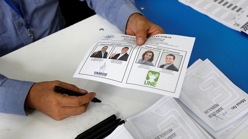 Guatemala en duda: Torres, primera mujer presidenta, o el tesón de Giammattei