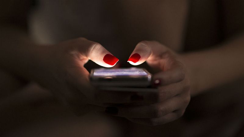 14 horas - Un año y dos meses de cárcel por espiar un móvil ajeno - escuchar ahora