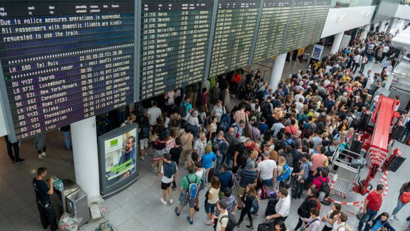 Las mañanas de RNE con Íñigo Alfonso - Bloquear el aeropuerto de Munich y otras maneras de liarla parda - Escuchar ahora