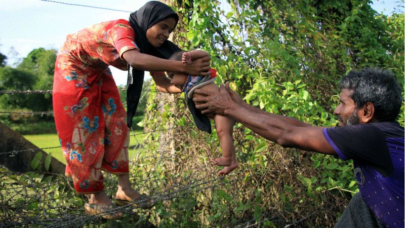 Las mujeres de Bangladesh no tendrán que demostrar su virginidad en el certificado de matrimonio - Escuchar ahora