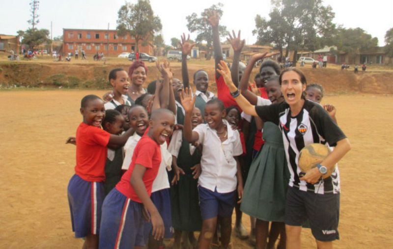 LOS OTROS VERANOS- Fútbol solidario, Patricia Campos - Sin fronteras | Escuchar