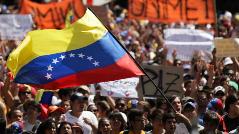 El Bolívar pierde el 57% de su valor en el último mes - 14 horas | Escuchar