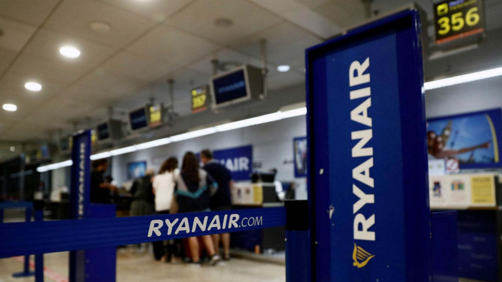 Boletines Radio 5 - Los pilotos de Ryanair harán 5 días de huelga en septiembre - Escuchar ahora