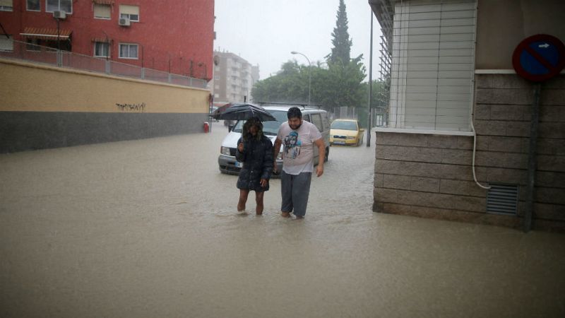 Boletines RNE - Cientos de personas evacuadas y máxima alerta en la zona de Levante por la DANA - Escuchar ahora