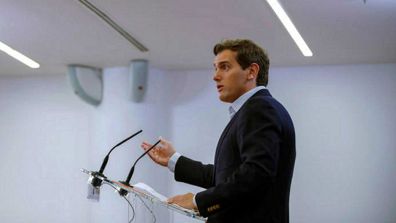 Boletines RNE -  Rivera plantea al PP la abstención conjunta en una nueva investidura de Pedro Sánchez - Escuchar ahora