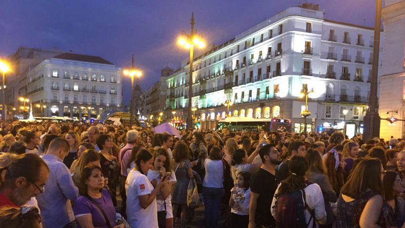24 horas - 200 pueblos y ciudades de España se tiñen de violeta para denunciar el incremento de la violencia de género