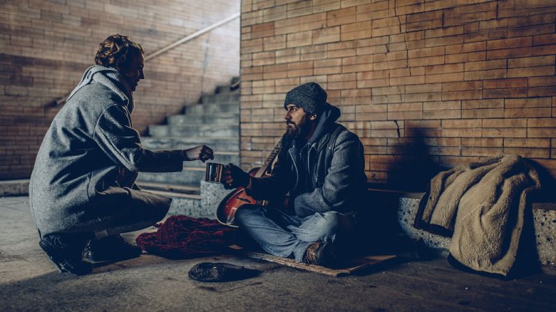 Todo Noticias Tarde - 10.000 personas sin hogar ni ayudas - Escuchar ahora