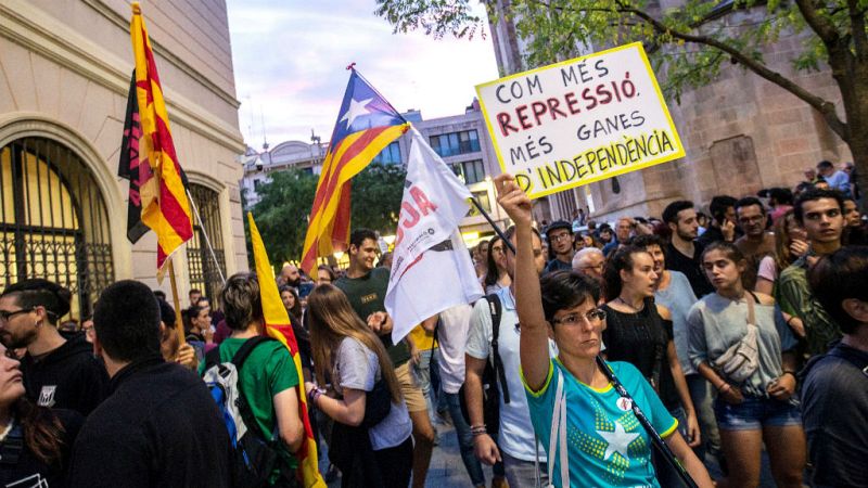 Boletienes de RNE - El juez decreta prisión comunicada y sin fianza para los siete CDR detenidos por preparar explosivos - escuchar ahora