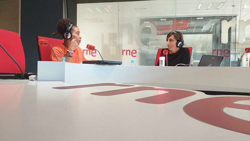 Por tres razones - Erika Dos Santos: "La vida es una improvisación" - Escuchar ahora