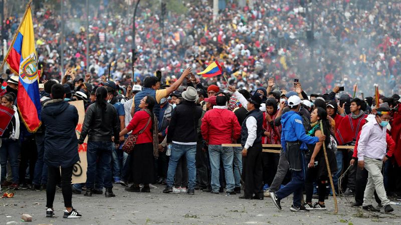 Todo noticias mañana - Anna Ayuso: "Moreno no es el primer Presidente de Ecuador que caería por los precios del combustible" - Escuchar ahora