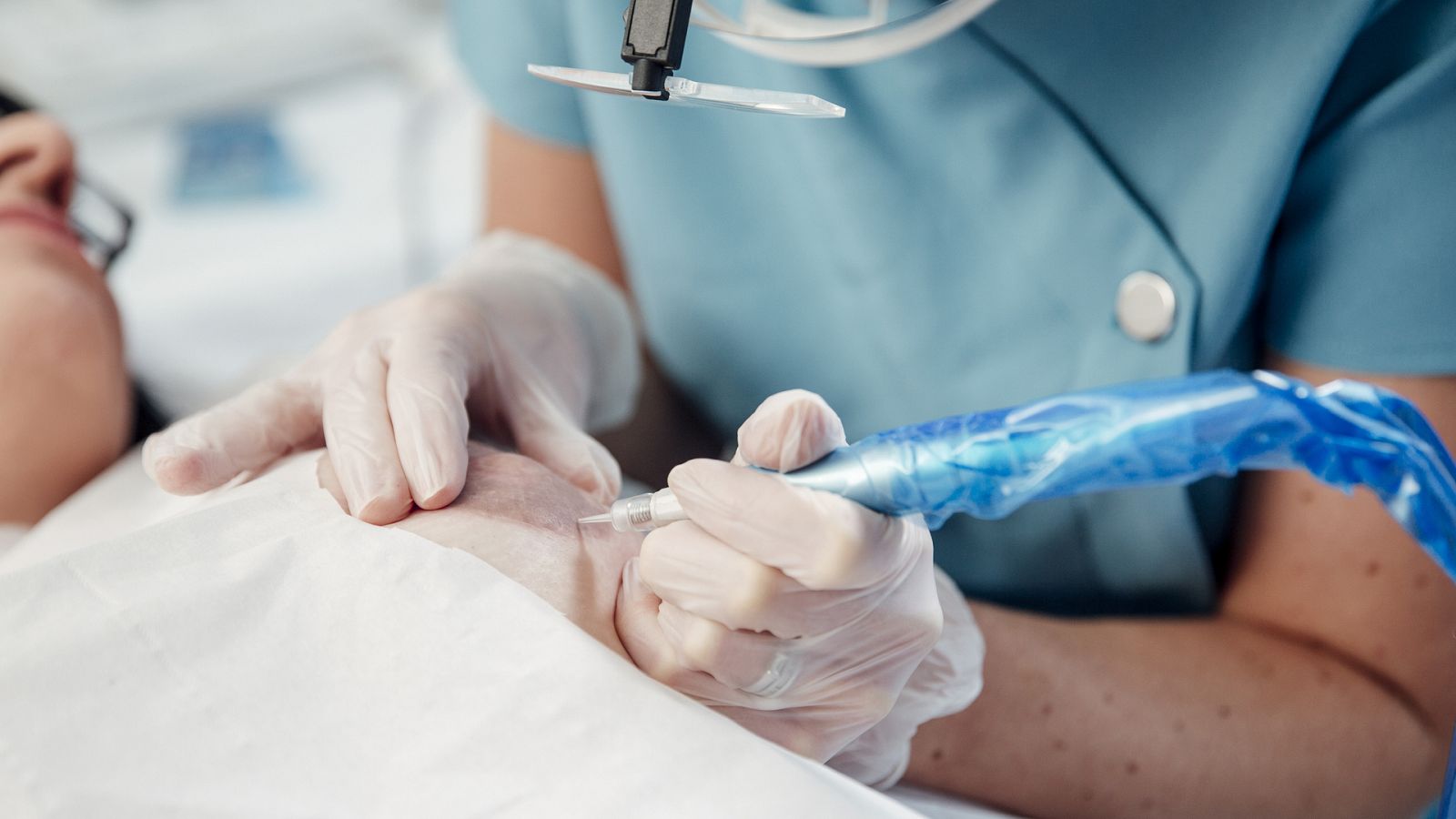 Reconstruccion pechos tras cancer de mama - Todo Noticias - Tarde | Escuchar