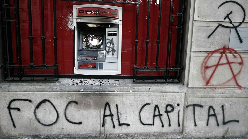 Boletines RNE - Los daños ocasionados en los disturbios de Barcelona suman 2,5 millones - Escuchar ahora