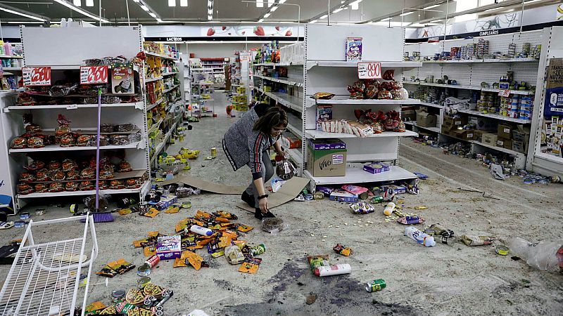 24 horas fin de semana - 20 horas - Los militares decretan nuevo toque de queda en Santiago de Chile