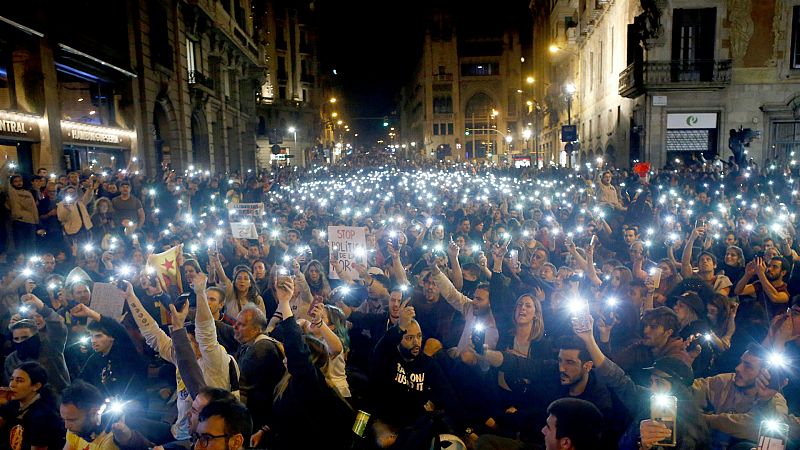 Las mañanas de RNE con Íñigo Alfonso - Sánchez viaja a Barcelona para visitar a los agentes heridos - Escuchar ahora