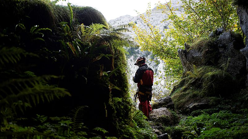 14 horas - Los equipos de rescate localizan a los espeleólogos perdidos en Cantabria - Escuchar ahora