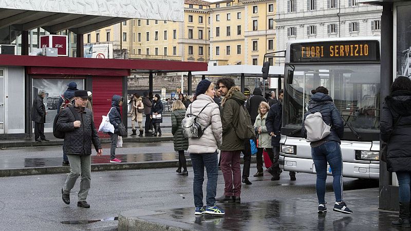Boletines RNE - Italia sin trenes ni aviones por la huelga de transportes - Escuchar ahora