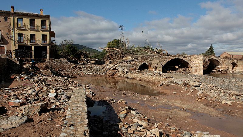Boletines RNE - Se reanuda la búsqueda de los desaparecidos por el temporal - Escuchar ahora