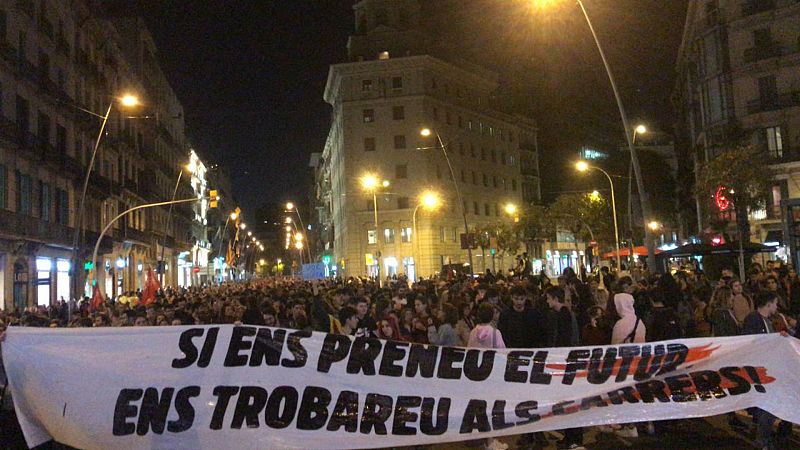 24 horas - Estudiantes catalanes se manifiestan en contra de la sentencia del procés  - Escuchar ahora