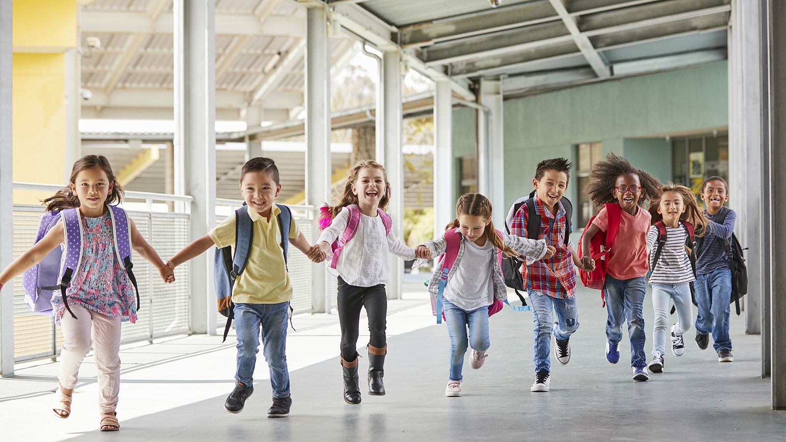 Por tres razones - ¿Jornada escolar partida o continua? - Escuchar ahora