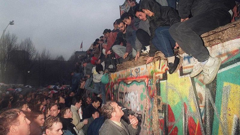 Documentos RNE - Berlín, 30 años sin el muro, los costes de la reunificación alemana - 01/11/19