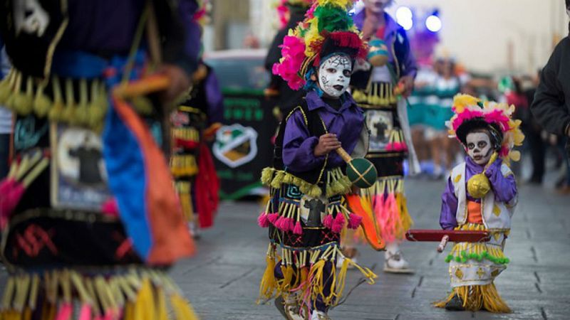 Celebración del día de muertos en la cultura mexicana