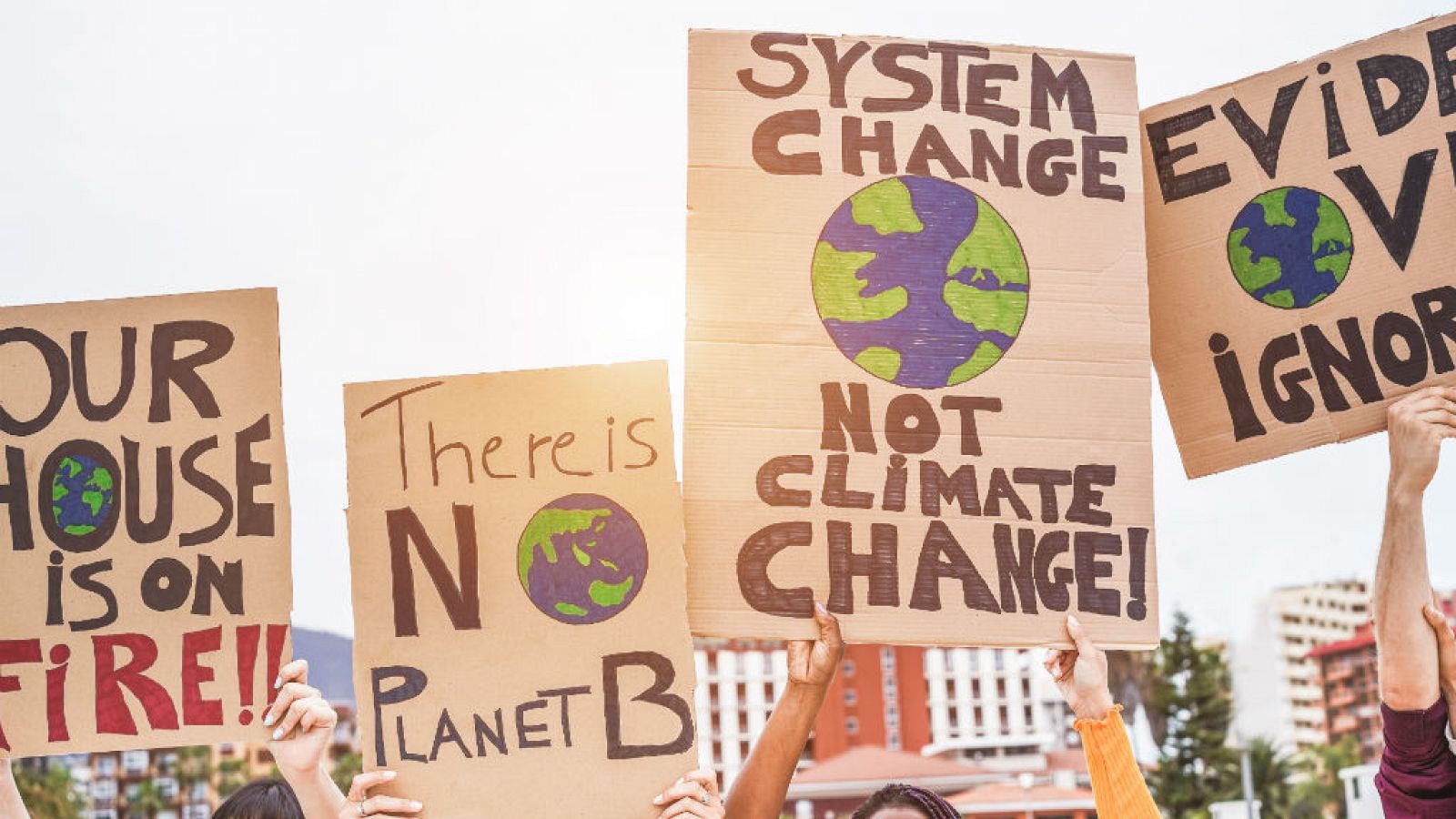 Las mañanas de RNE con Íñigo Alfonso - 11.000 científicos alertan de las devastadoras consecuencias del cambio climático  - Escuchar ahora