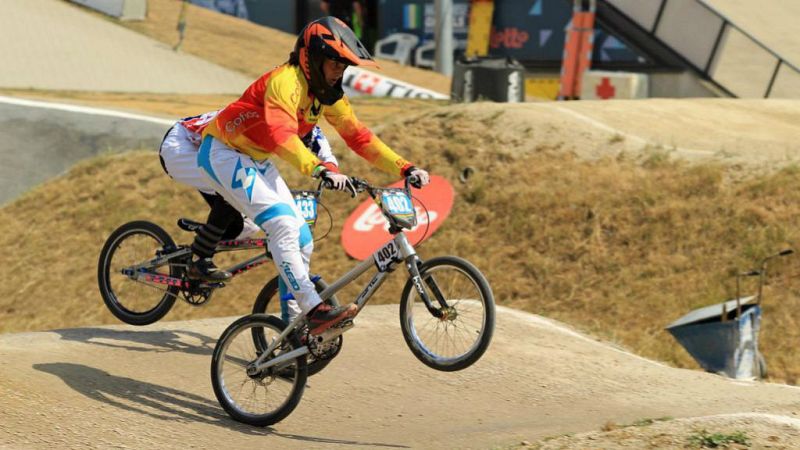 Adriana Domínguez, joven promesa del BMX español - Escuchar ahora
