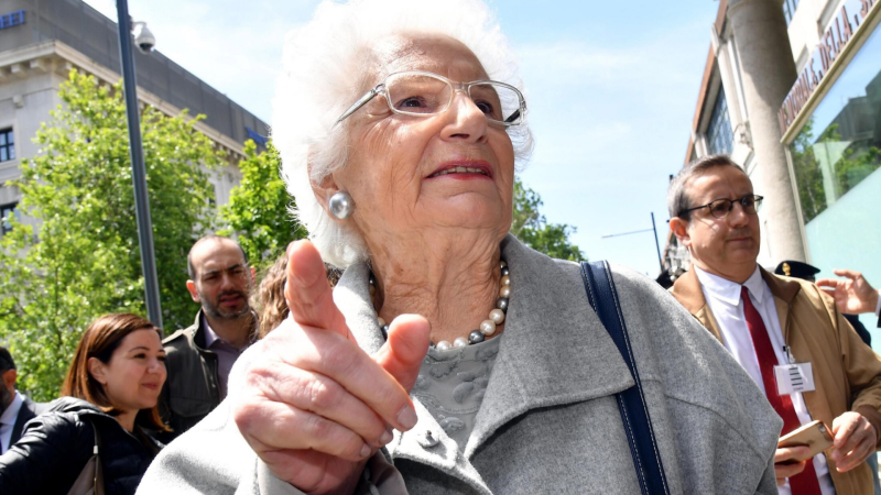 "La Pecora Elettrica" de nuevo en llamas - 24 horas | Escuchar