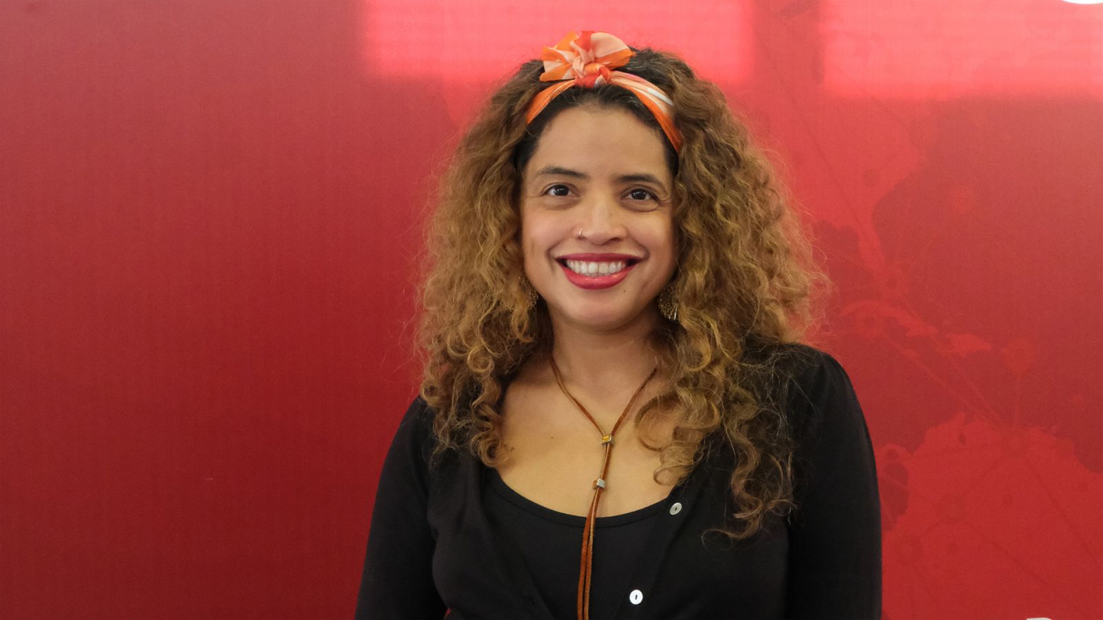 Emisión en árabe - Conversamos con la poeta, escritora y artista audiovisual colombiana Lilian Pallarés - 07/11/19 - escuchar ahora