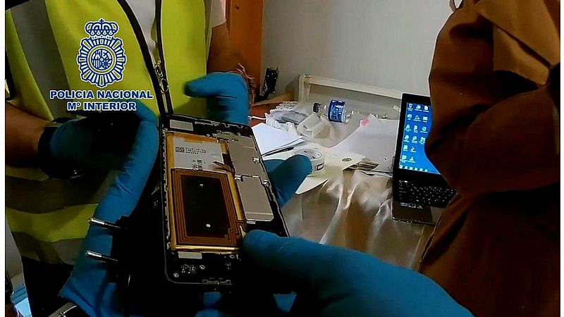 Detenidos ocho pedófilos por acosar a niñas en internet con identidades falsas - Escuchar ahora