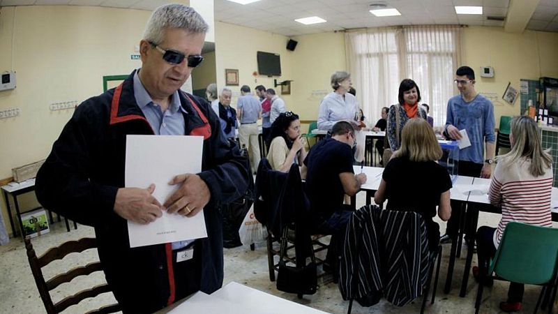 Dos discapacitados intelectuales por primera vez miembros de mesa electoral - Escuchar ahora